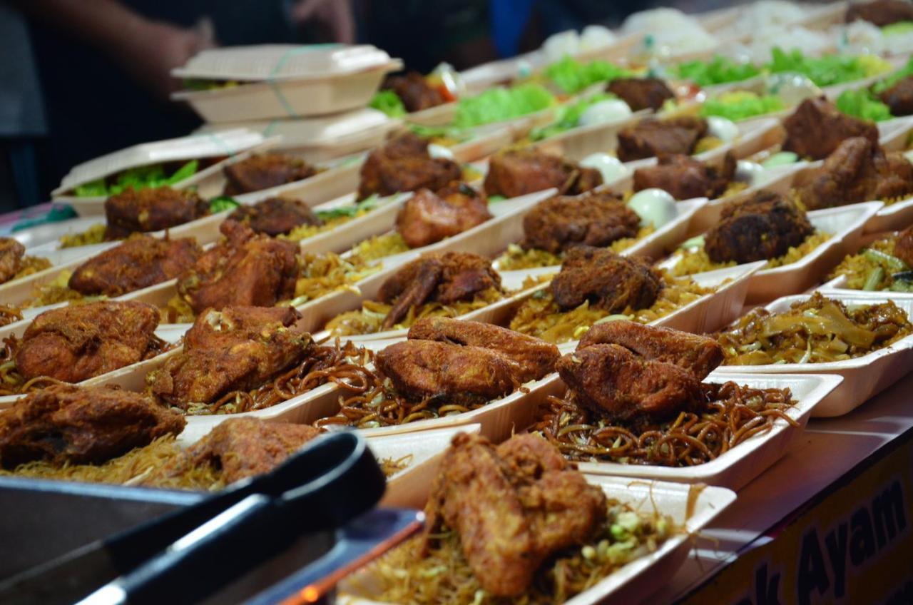 Pangsapuri The Woodz Thematic - Golden Hills Night Market